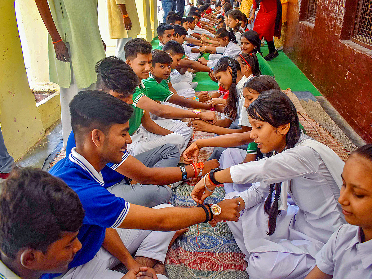 raksha bandhan celebration at india - Sakshi13