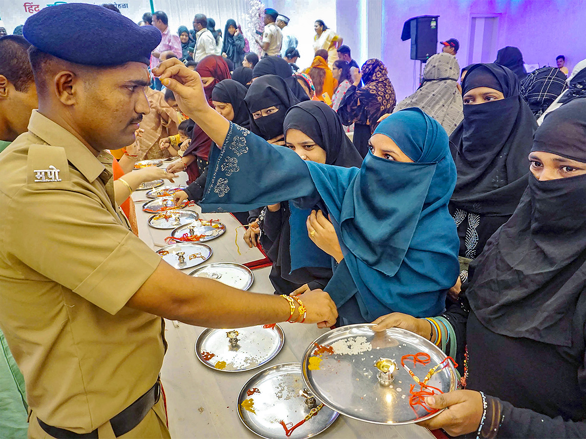 raksha bandhan celebration at india - Sakshi14