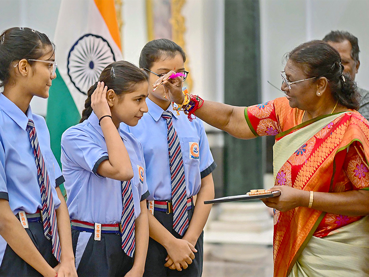 raksha bandhan celebration at india - Sakshi18