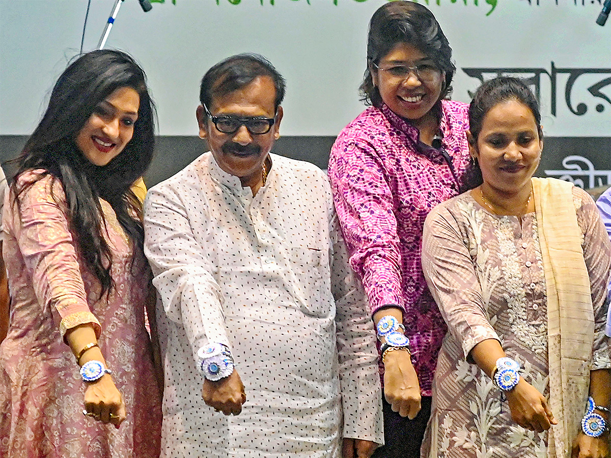 raksha bandhan celebration at india - Sakshi19