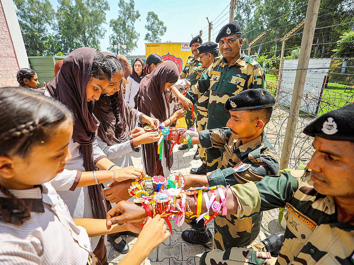 raksha bandhan celebration at india - Sakshi20