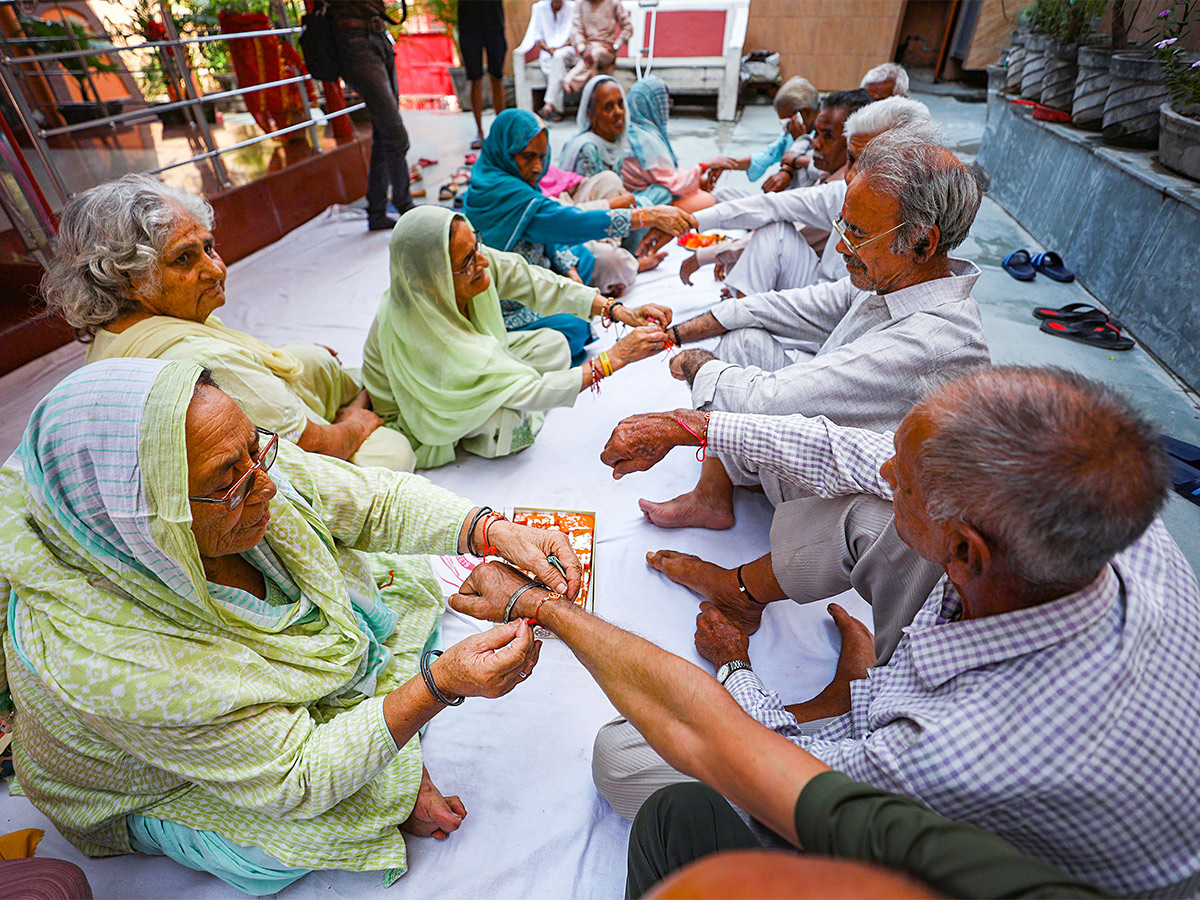 raksha bandhan celebration at india - Sakshi21