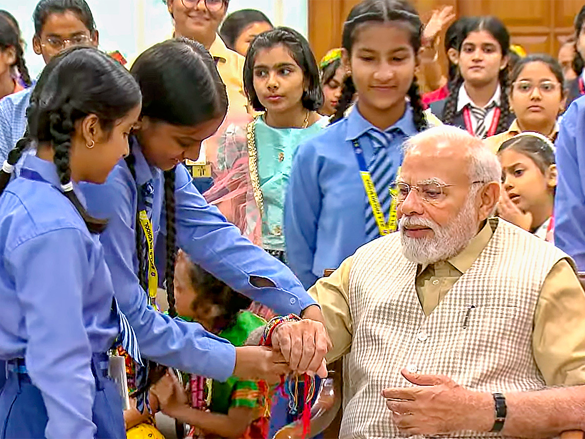 raksha bandhan celebration at india - Sakshi4