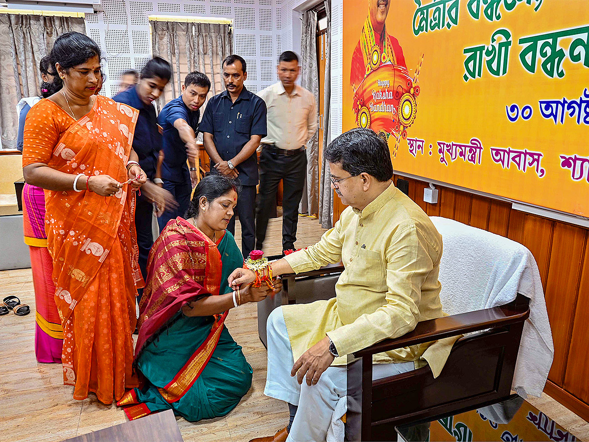 raksha bandhan celebration at india - Sakshi7