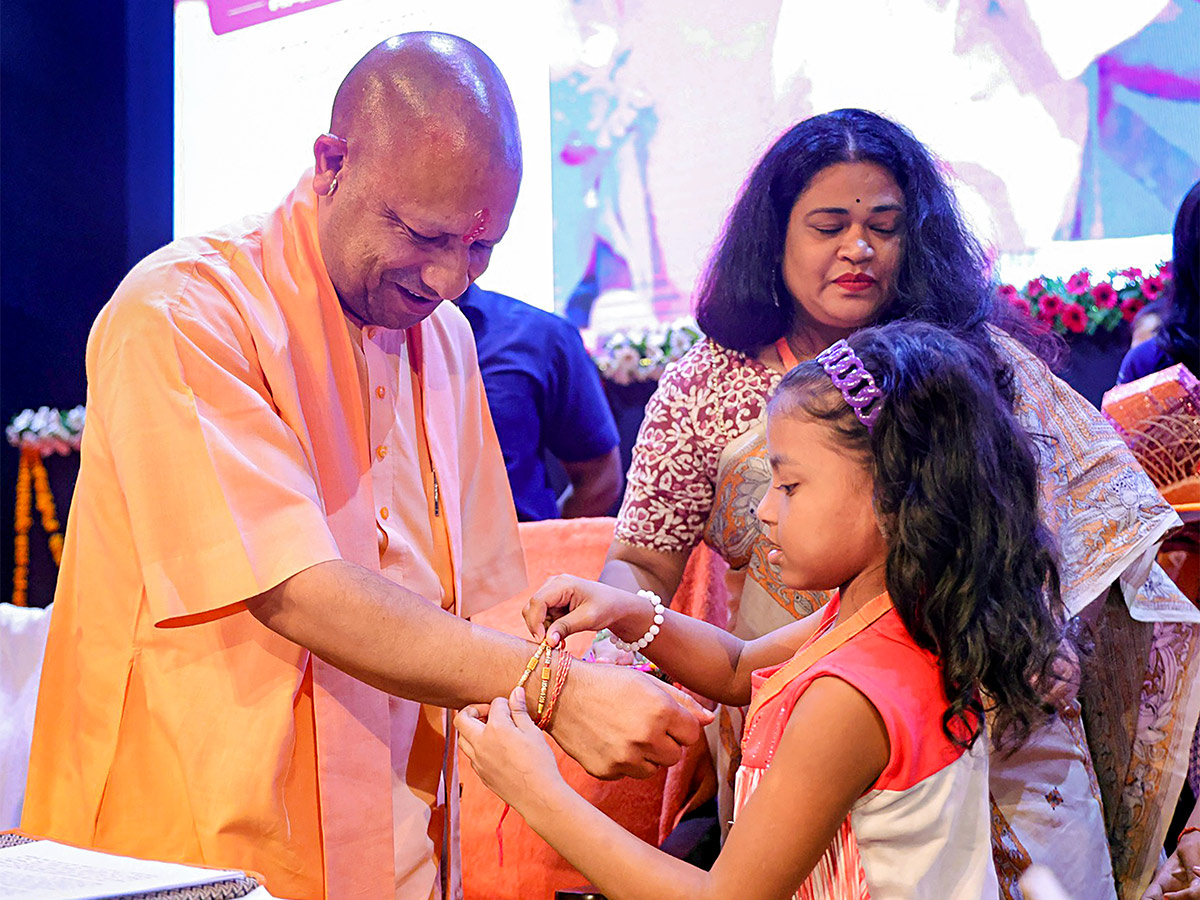 raksha bandhan celebration at india - Sakshi8