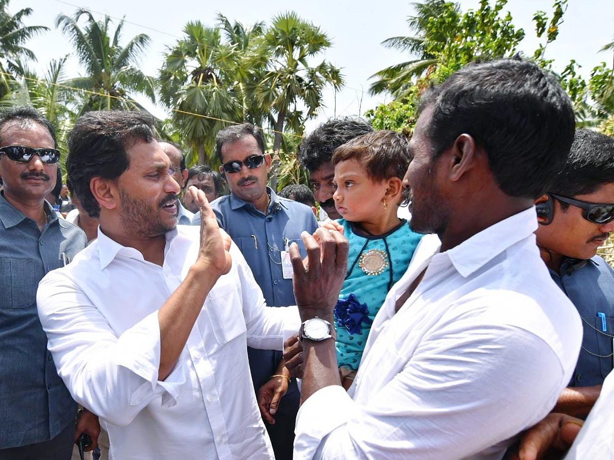 CM YS Jagan Interacts with Flood Affected People at Konaseema District PHotos - Sakshi15