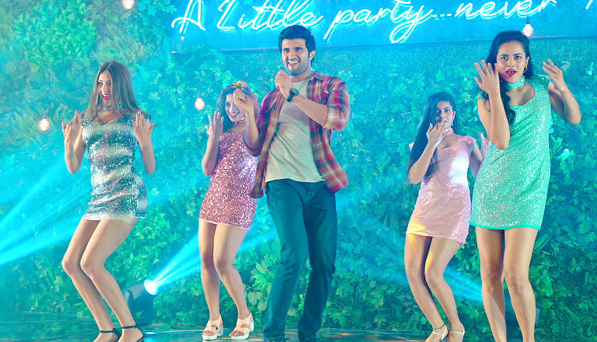 Vijay Devarakonda Samantha Kushi Movie HD Stills - Sakshi45