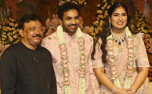 Celebrities at Kadiri Balakrishna Son Eashan Engagement Ceremony Photos - Sakshi10
