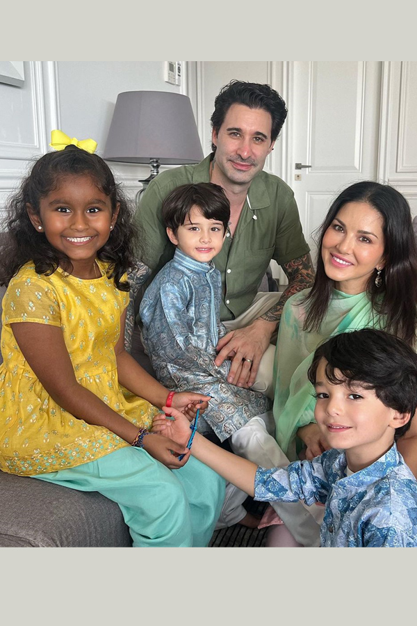 Sunny Leone Celebrating Raksha bandhan With Family And Children Photos - Sakshi10