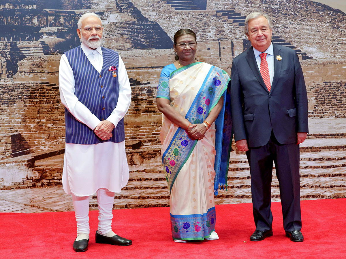 Guests In Indian Attire At President G20 Dinner Photos - Sakshi2