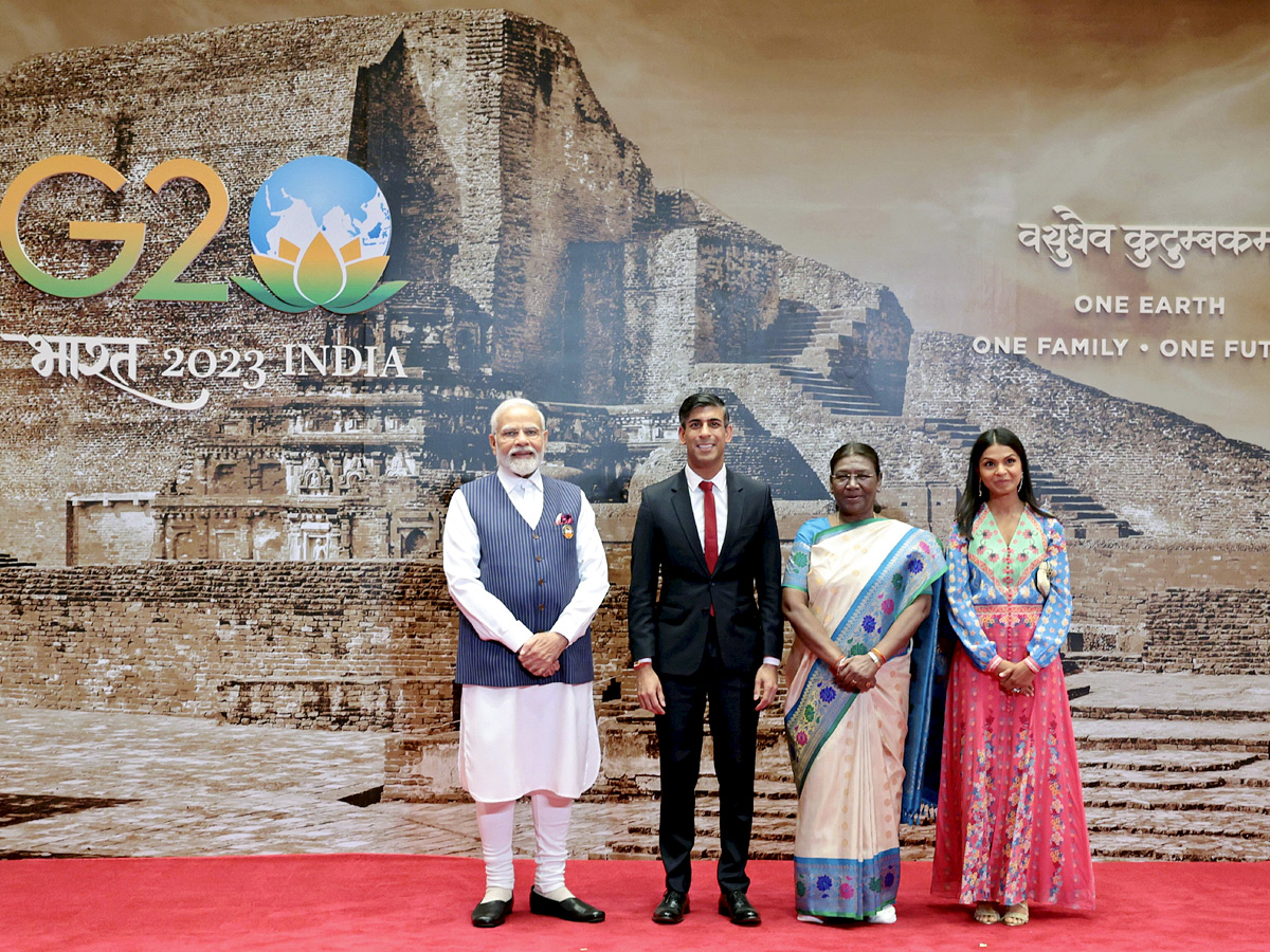 Guests In Indian Attire At President G20 Dinner Photos - Sakshi1