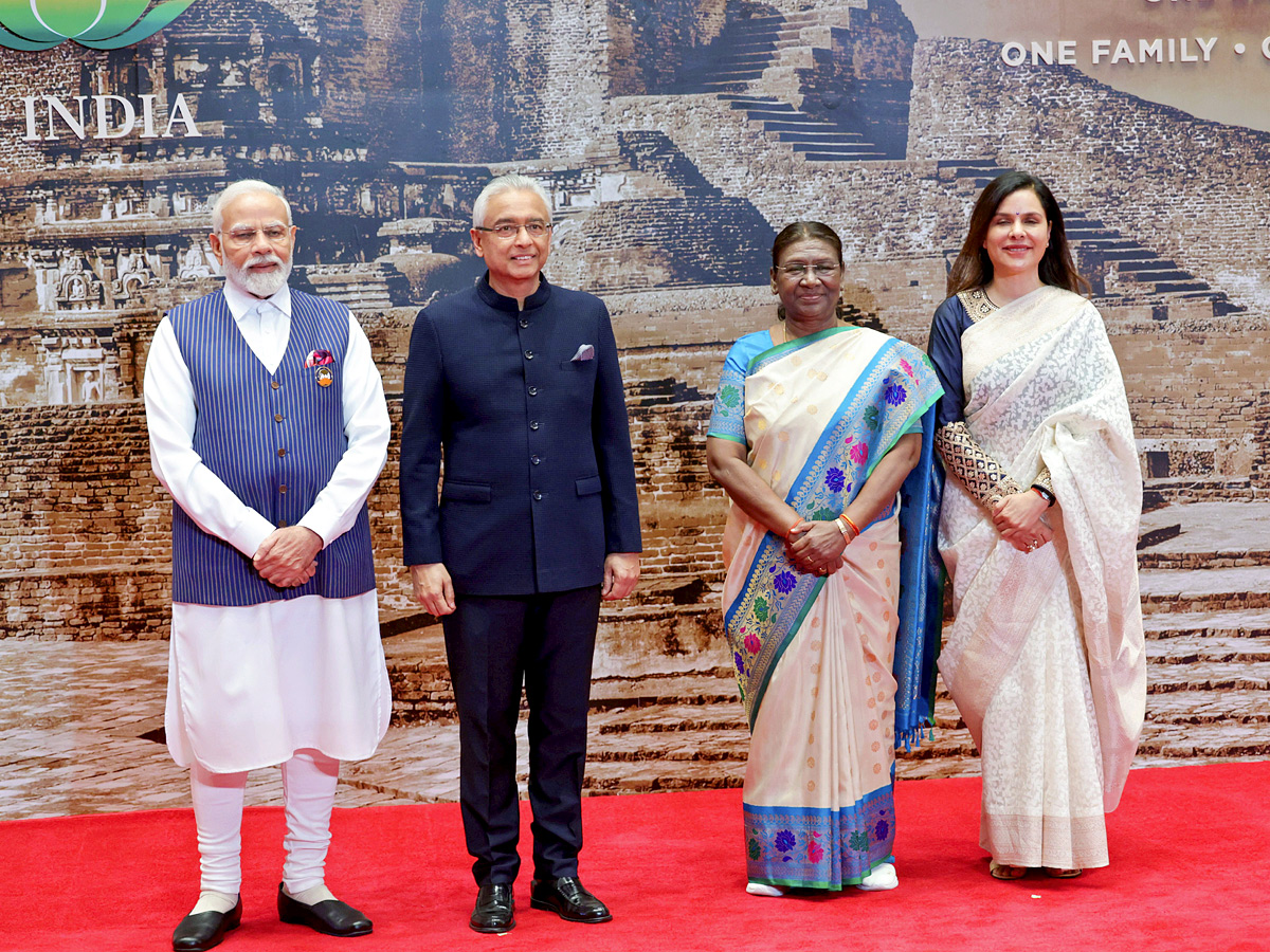 Guests In Indian Attire At President G20 Dinner Photos - Sakshi8