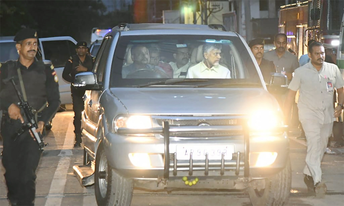 Chandrababu Naidu Arrest Photos - Sakshi14