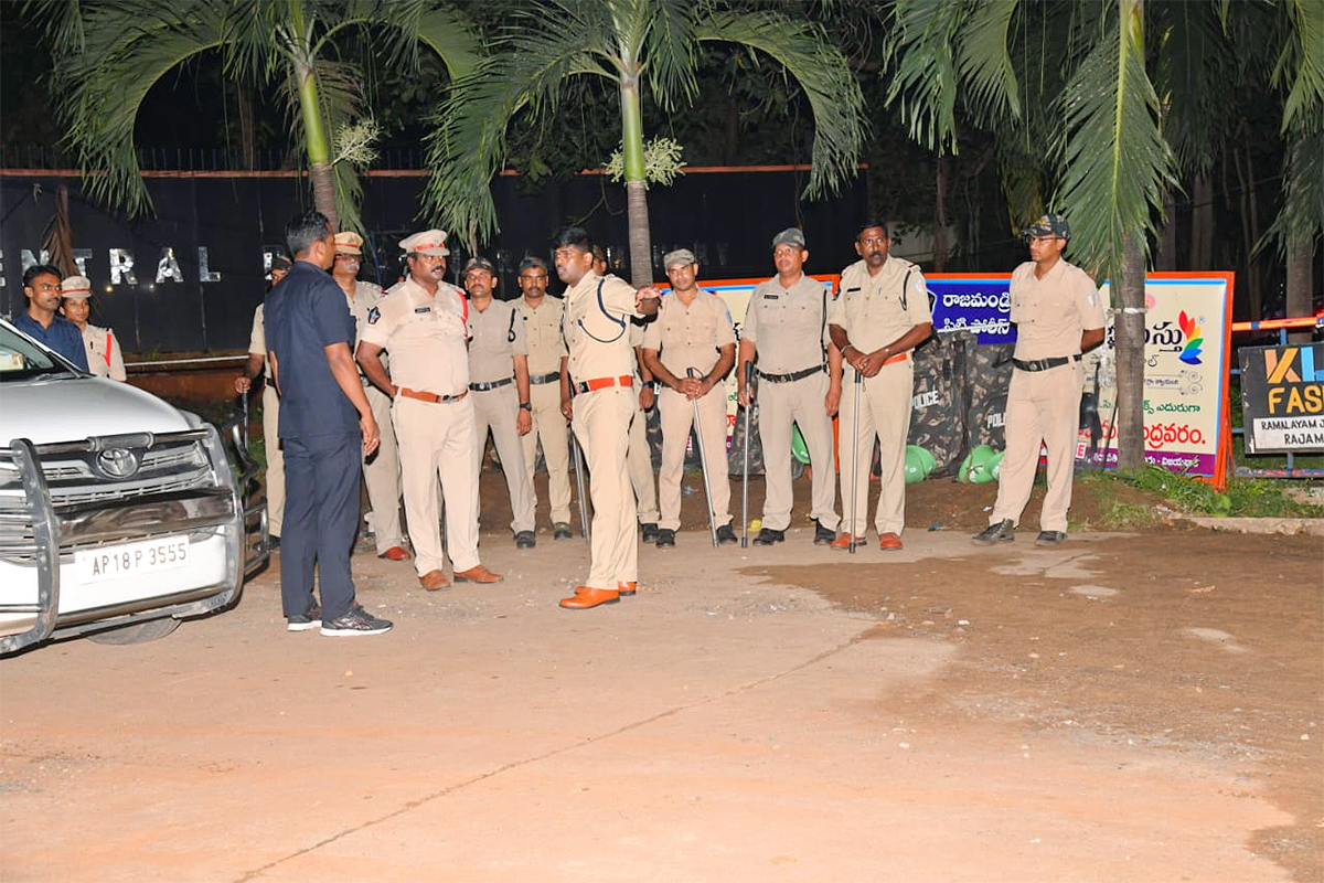 Chandrababu Naidu Arrest Photos - Sakshi15