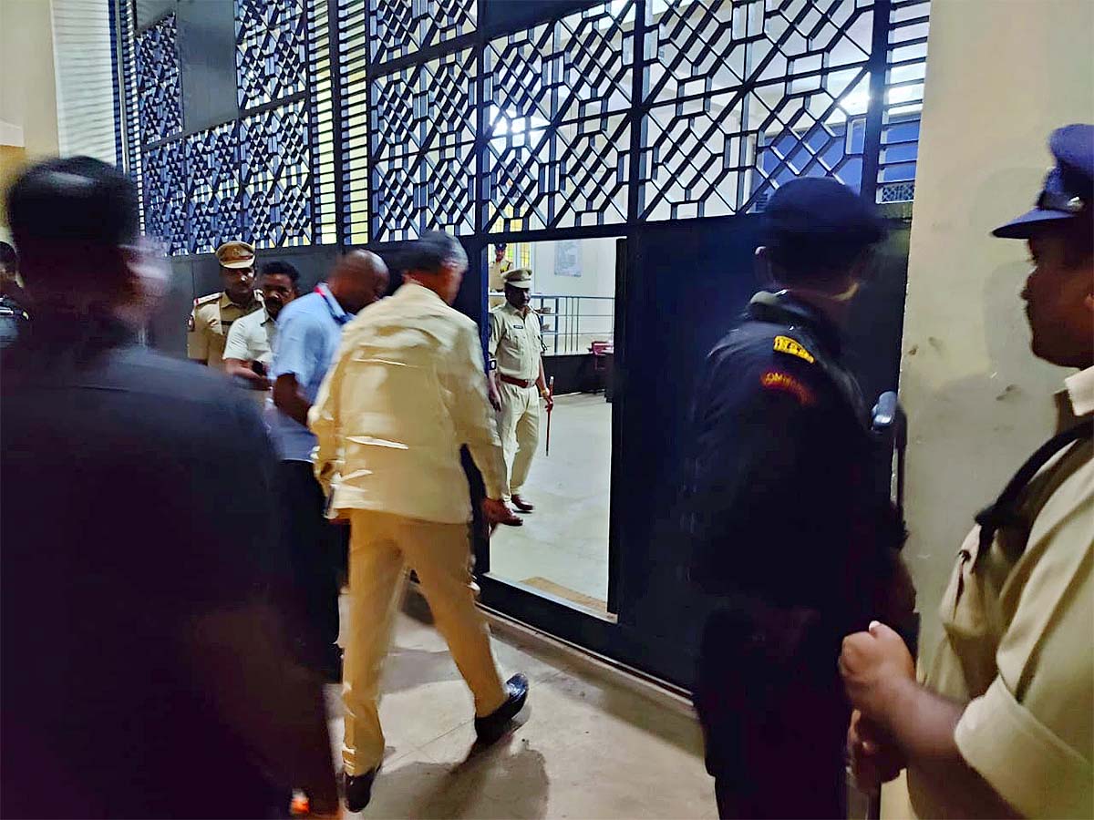 Chandrababu Naidu Arrest Photos - Sakshi2