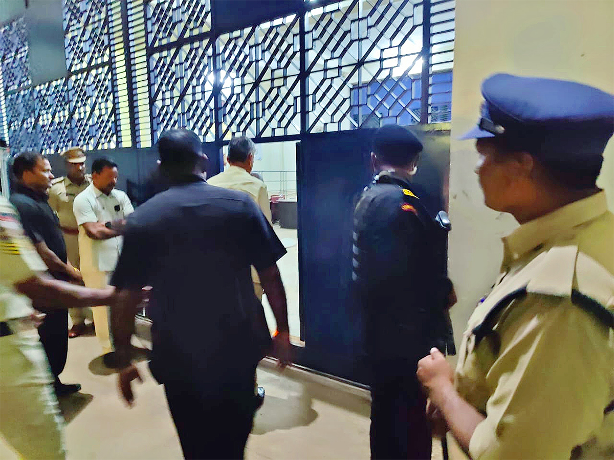 Chandrababu Naidu Arrest Photos - Sakshi3