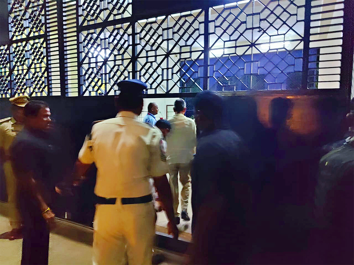 Chandrababu Naidu Arrest Photos - Sakshi8