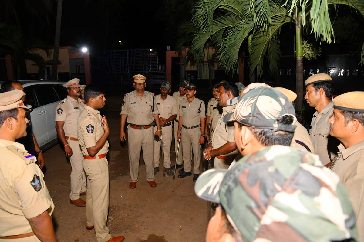 Chandrababu Naidu Arrest Photos - Sakshi9
