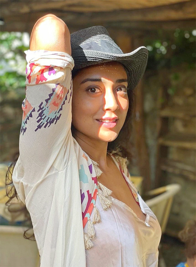 Happy Birthday Shriya Saran Latest images - Sakshi9