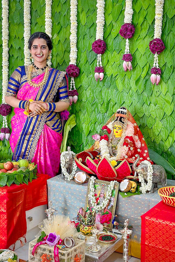 TV actress Sravathi Performs Varalakshmi Vratham Pooja PHotos - Sakshi7