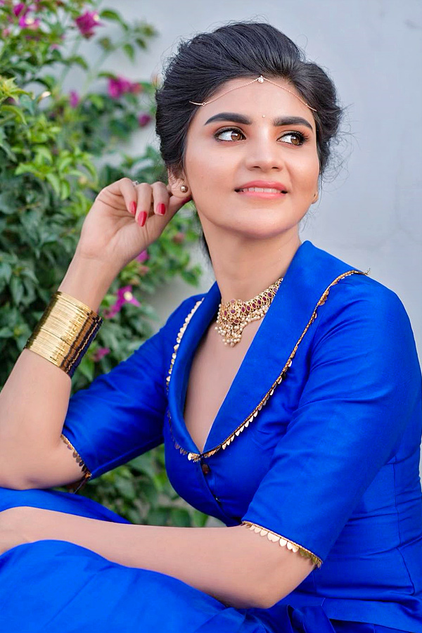 Jabardasth Varsha Latest Photos - Sakshi9