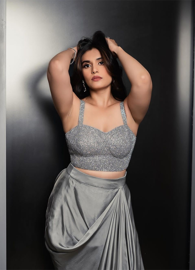 Divyansha Kaushik Hot Pics - Sakshi25