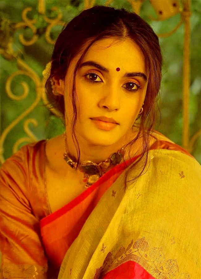 Divyansha Kaushik Hot Pics - Sakshi3