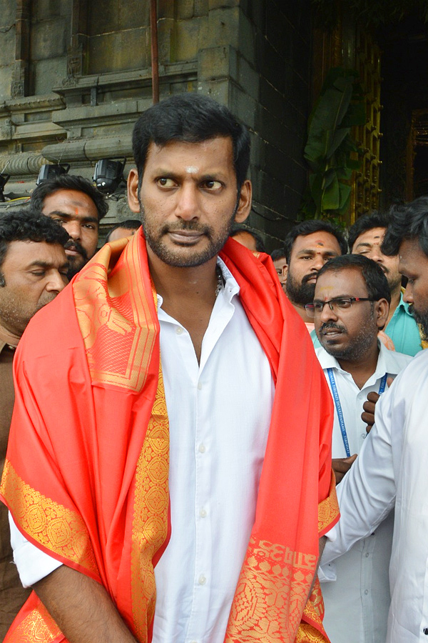 Hero Vishal Visited To Tirumala Tirupati Darshan Photos - Sakshi12