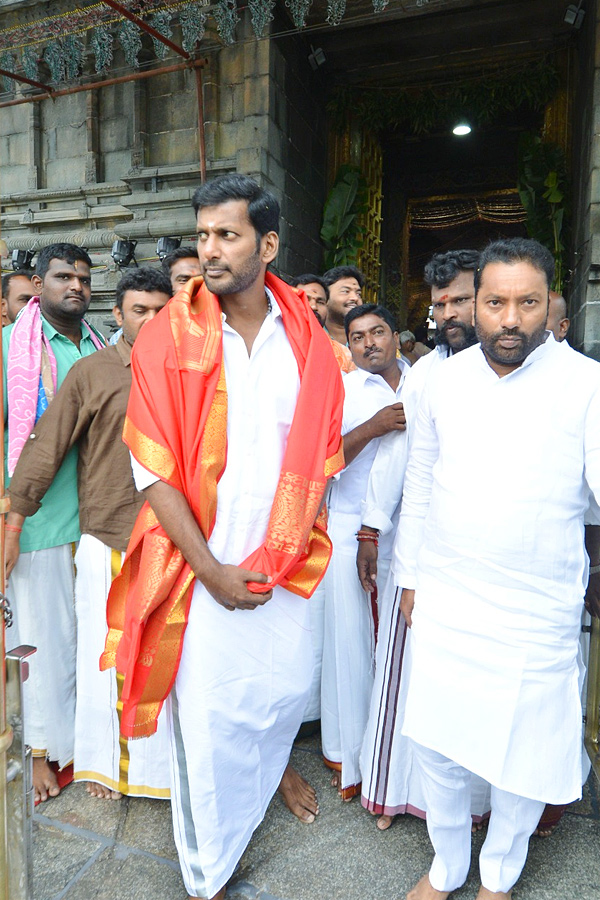 Hero Vishal Visited To Tirumala Tirupati Darshan Photos - Sakshi14
