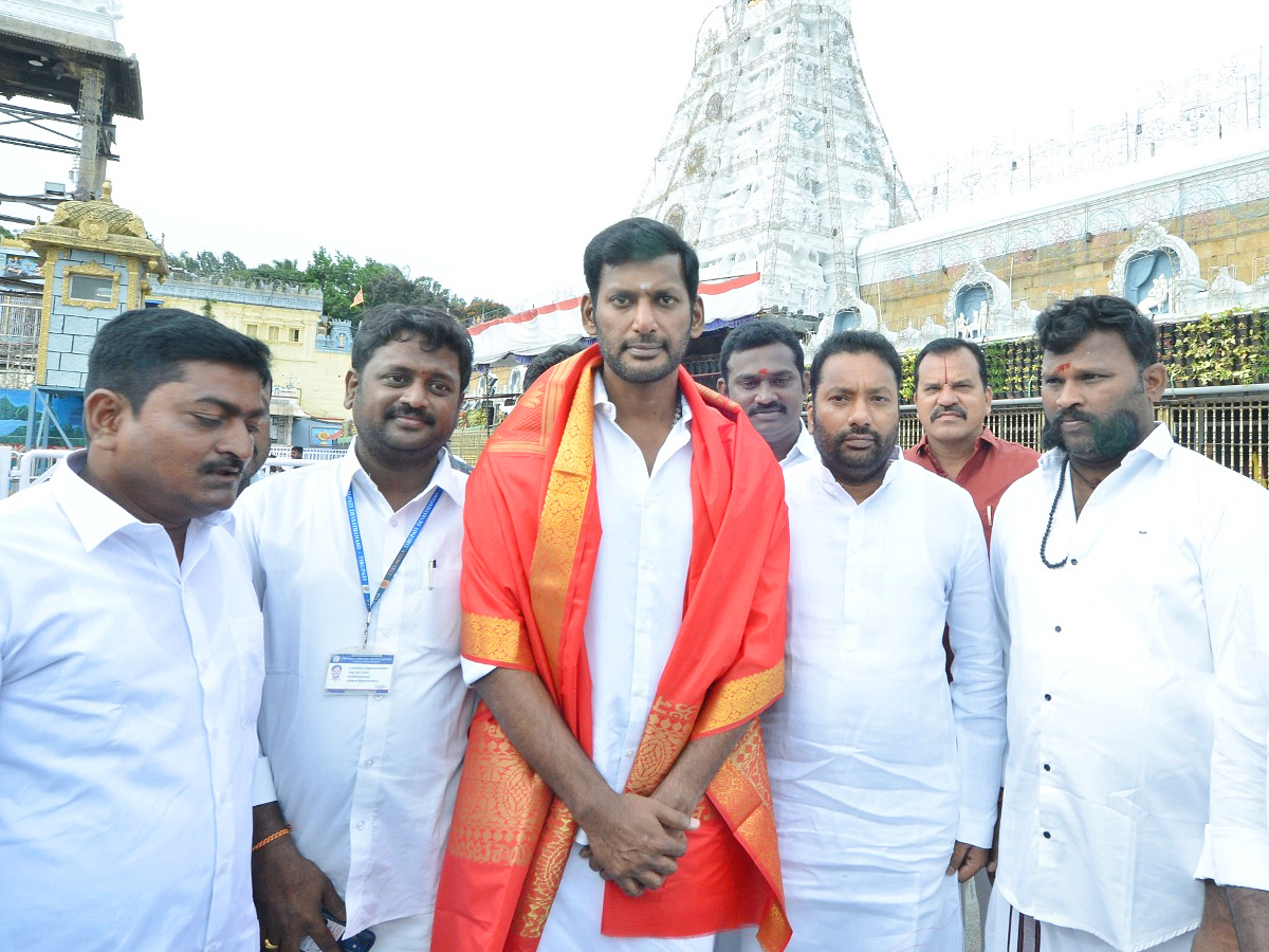 Hero Vishal Visited To Tirumala Tirupati Darshan Photos - Sakshi3