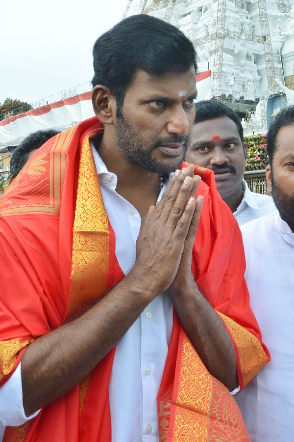 Hero Vishal Visited To Tirumala Tirupati Darshan Photos - Sakshi4