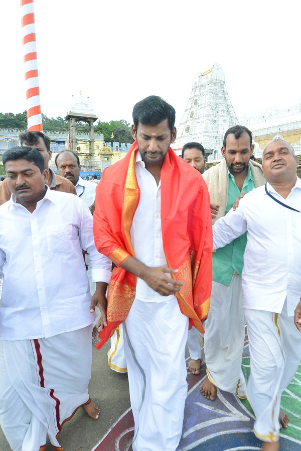 Hero Vishal Visited To Tirumala Tirupati Darshan Photos - Sakshi6