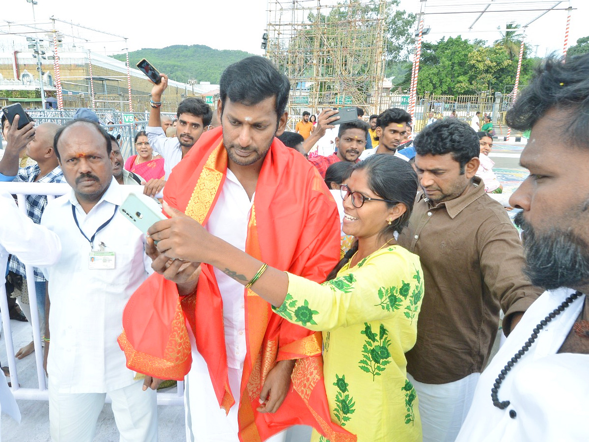 Hero Vishal Visited To Tirumala Tirupati Darshan Photos - Sakshi8
