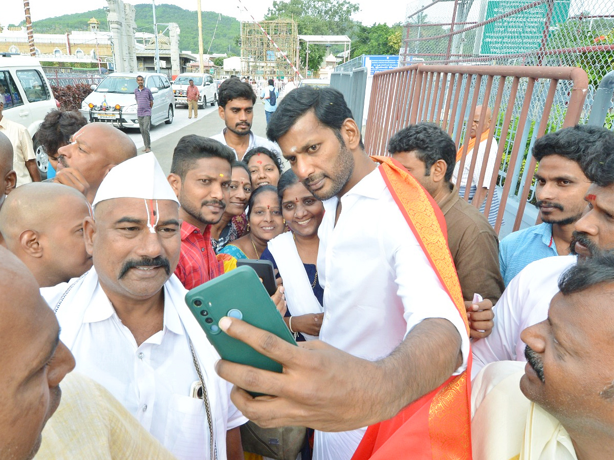 Hero Vishal Visited To Tirumala Tirupati Darshan Photos - Sakshi10