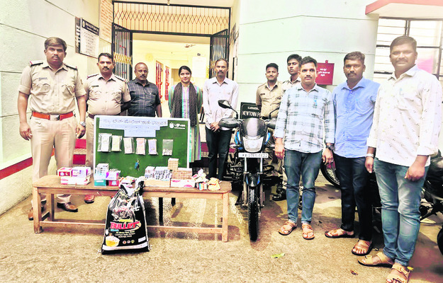 స్వాధీనం చేసుకున్న నగదు, పొగాకు ఉత్పత్తులు 2