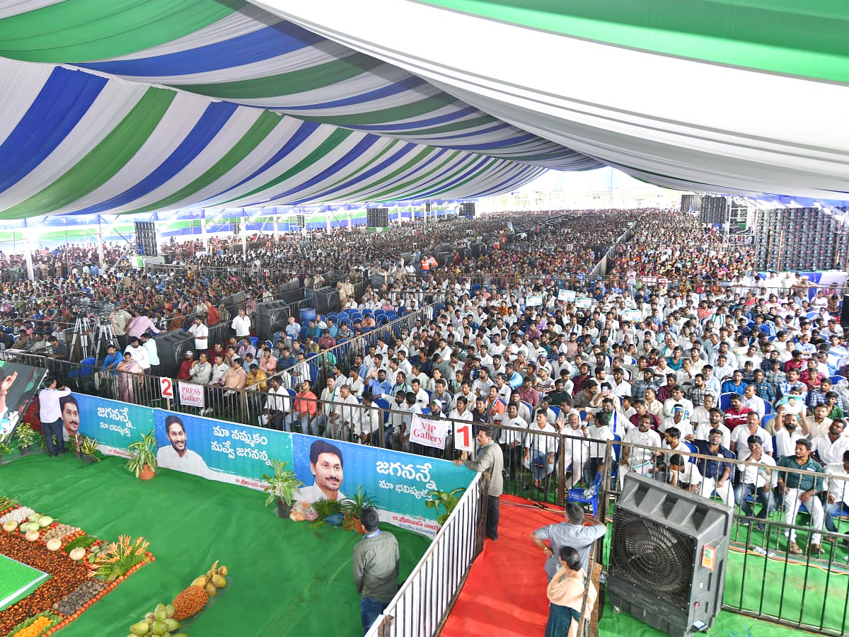 CM Jagan Release YSR Kapu Nestham Scheme 4 Phase Funds PHotos - Sakshi2