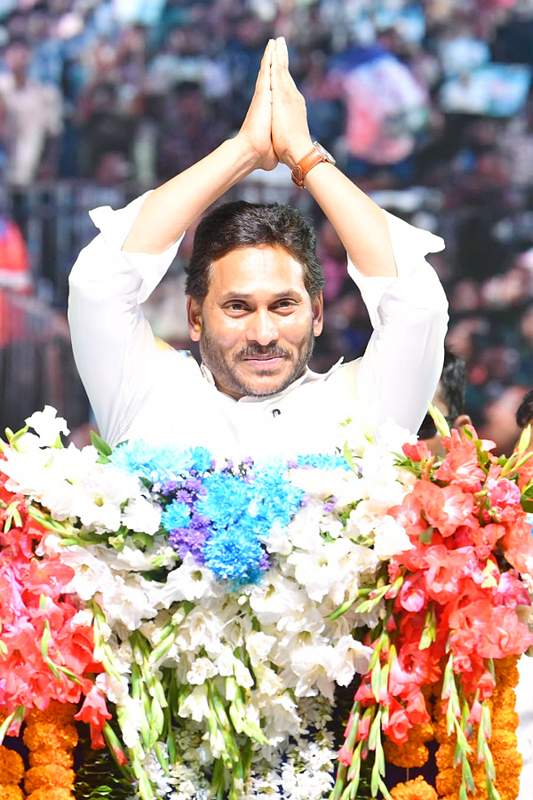 CM Jagan Release YSR Kapu Nestham Scheme 4 Phase Funds PHotos - Sakshi13