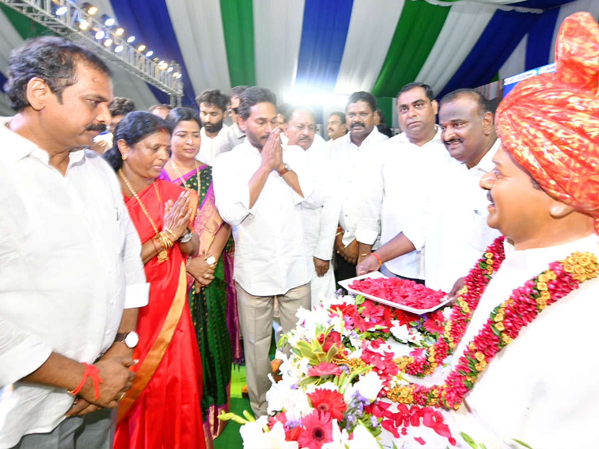 CM Jagan Release YSR Kapu Nestham Scheme 4 Phase Funds PHotos - Sakshi8