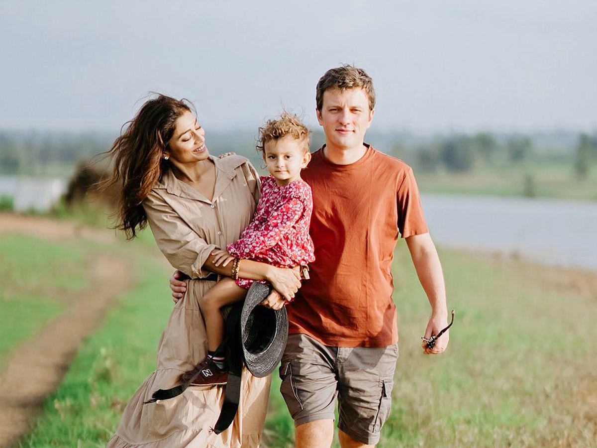 Heroine Shriya family vacation photos - Sakshi7