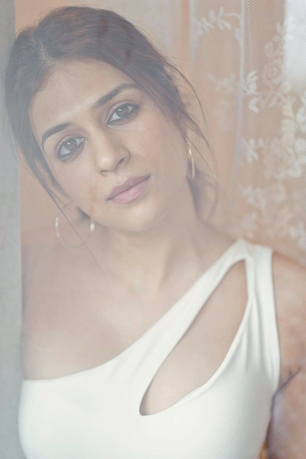 Shraddha Das Latest Stunning Photos - Sakshi2