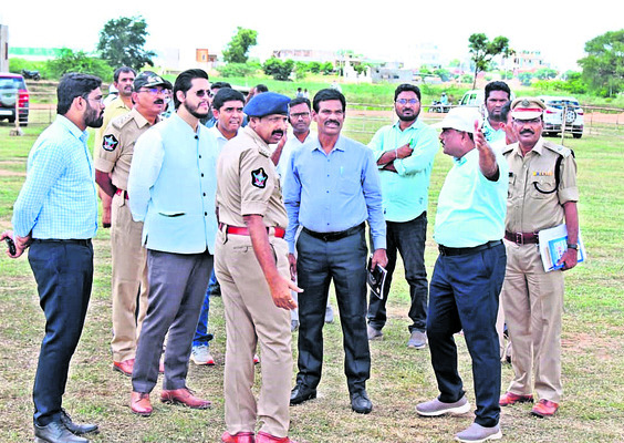 డోన్లో ఏర్పాట్లను పర్యవేక్షిస్తున్న నంద్యాల జిల్లా కలెక్టర్ మనజీర్ జిలానీ1