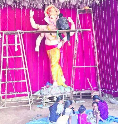 ఆత్మకూర్ బీసీకాలనీలో ఏర్పాటుచేసిన
భారీ విగ్రహం 2