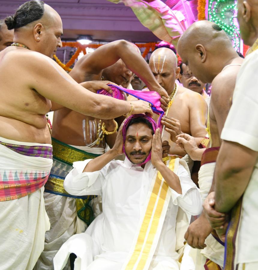 AP CM YS Jagan At Tirumala Brahmotsavam - Sakshi3