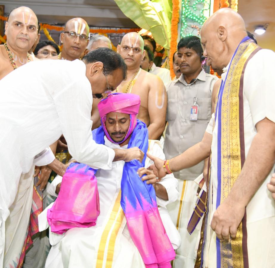 AP CM YS Jagan At Tirumala Brahmotsavam - Sakshi4
