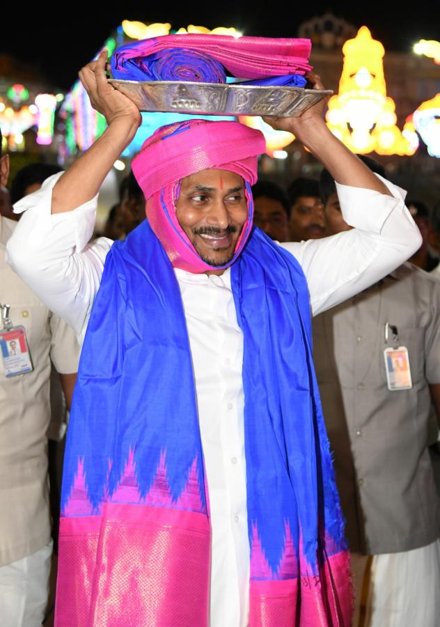 AP CM YS Jagan At Tirumala Brahmotsavam - Sakshi5