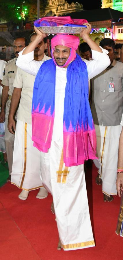 AP CM YS Jagan At Tirumala Brahmotsavam - Sakshi6