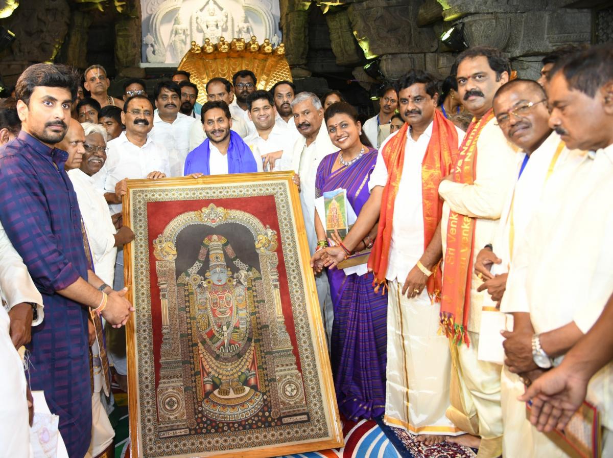 AP CM YS Jagan At Tirumala Brahmotsavam - Sakshi9