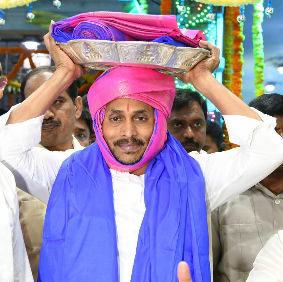 AP CM YS Jagan At Tirumala Brahmotsavam - Sakshi13
