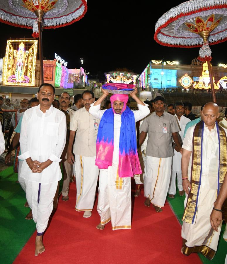 AP CM YS Jagan At Tirumala Brahmotsavam - Sakshi15