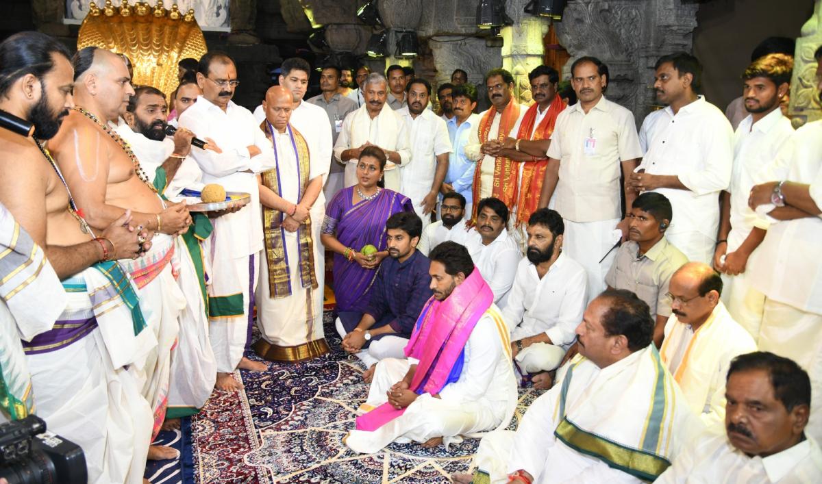 AP CM YS Jagan At Tirumala Brahmotsavam - Sakshi19